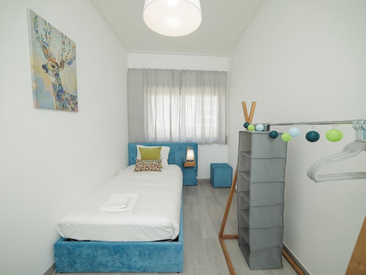 Oporto Guest Isac Garden W/ Parking Apartment บีลาโนวาเดกายา ภายนอก รูปภาพ