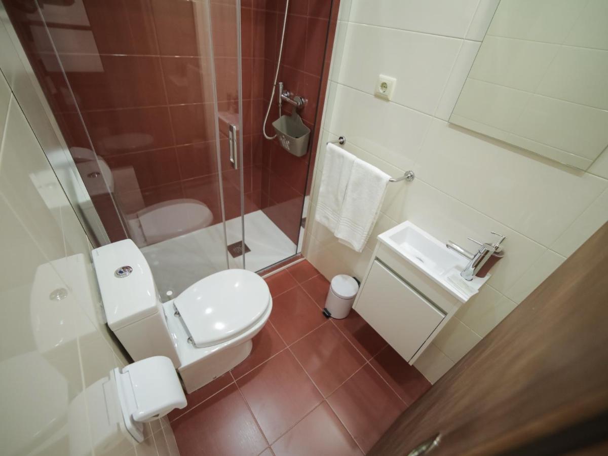 Oporto Guest Isac Garden W/ Parking Apartment บีลาโนวาเดกายา ภายนอก รูปภาพ