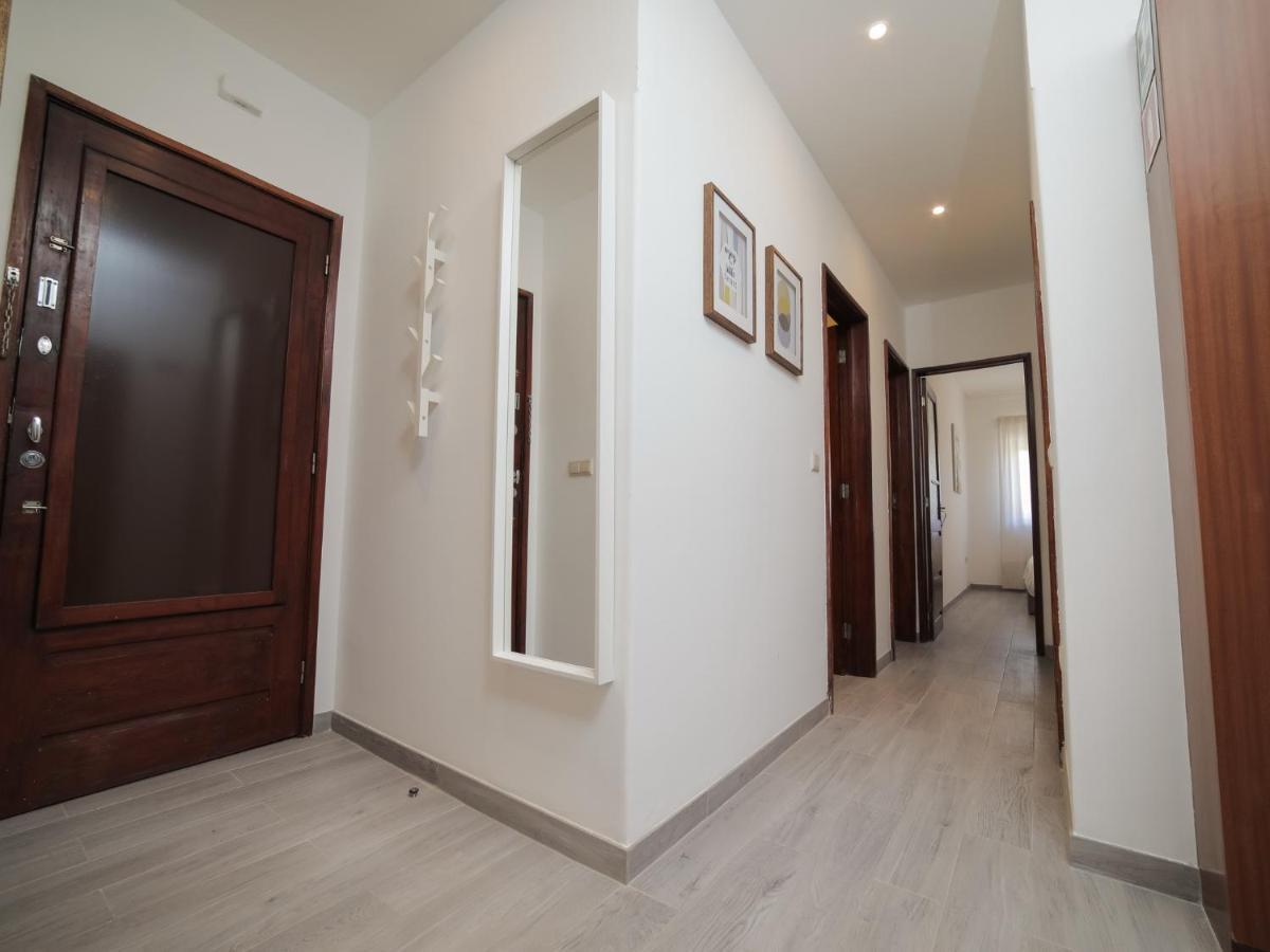 Oporto Guest Isac Garden W/ Parking Apartment บีลาโนวาเดกายา ภายนอก รูปภาพ