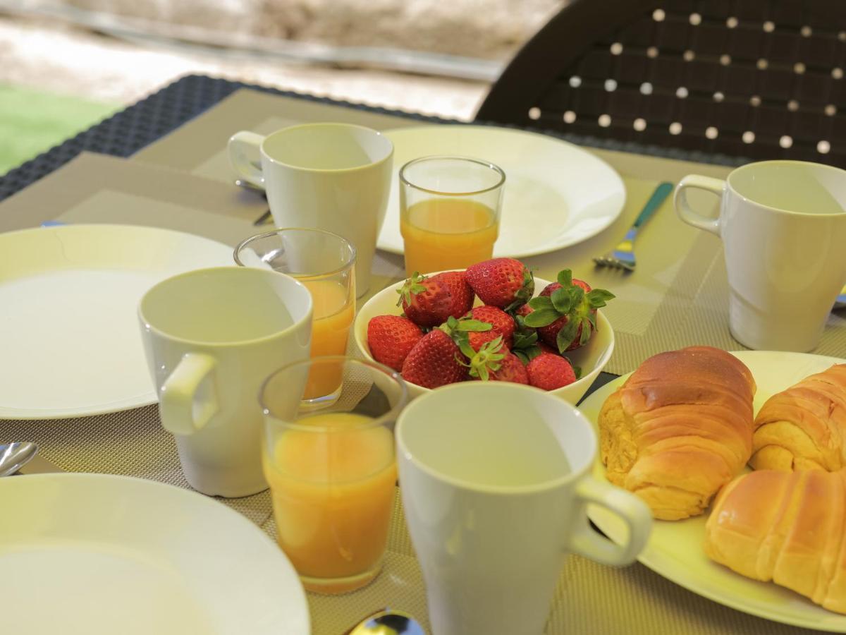 Oporto Guest Isac Garden W/ Parking Apartment บีลาโนวาเดกายา ภายนอก รูปภาพ