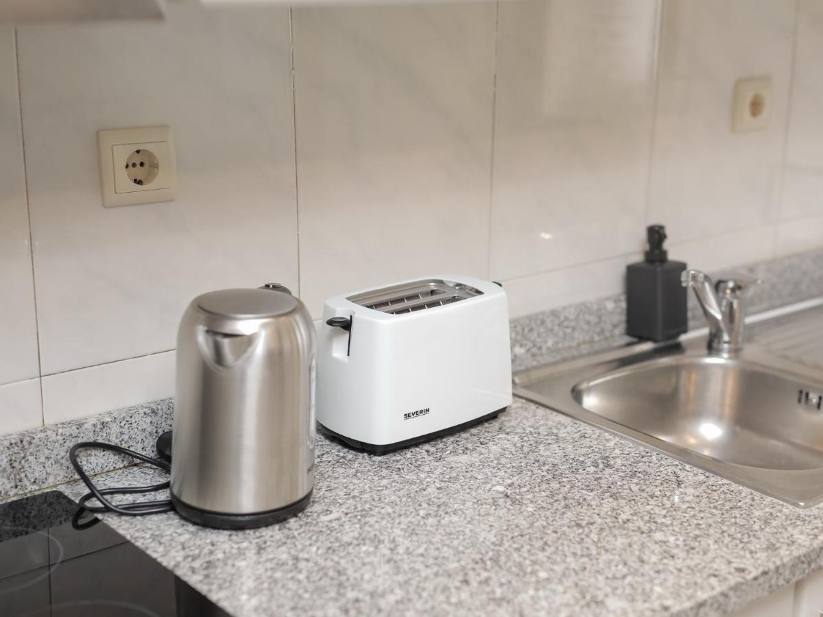 Oporto Guest Isac Garden W/ Parking Apartment บีลาโนวาเดกายา ภายนอก รูปภาพ