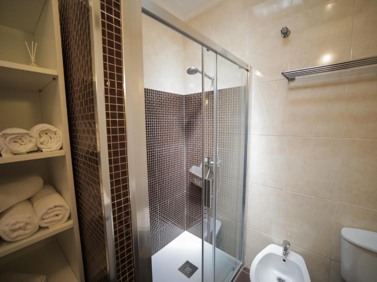 Oporto Guest Isac Garden W/ Parking Apartment บีลาโนวาเดกายา ภายนอก รูปภาพ