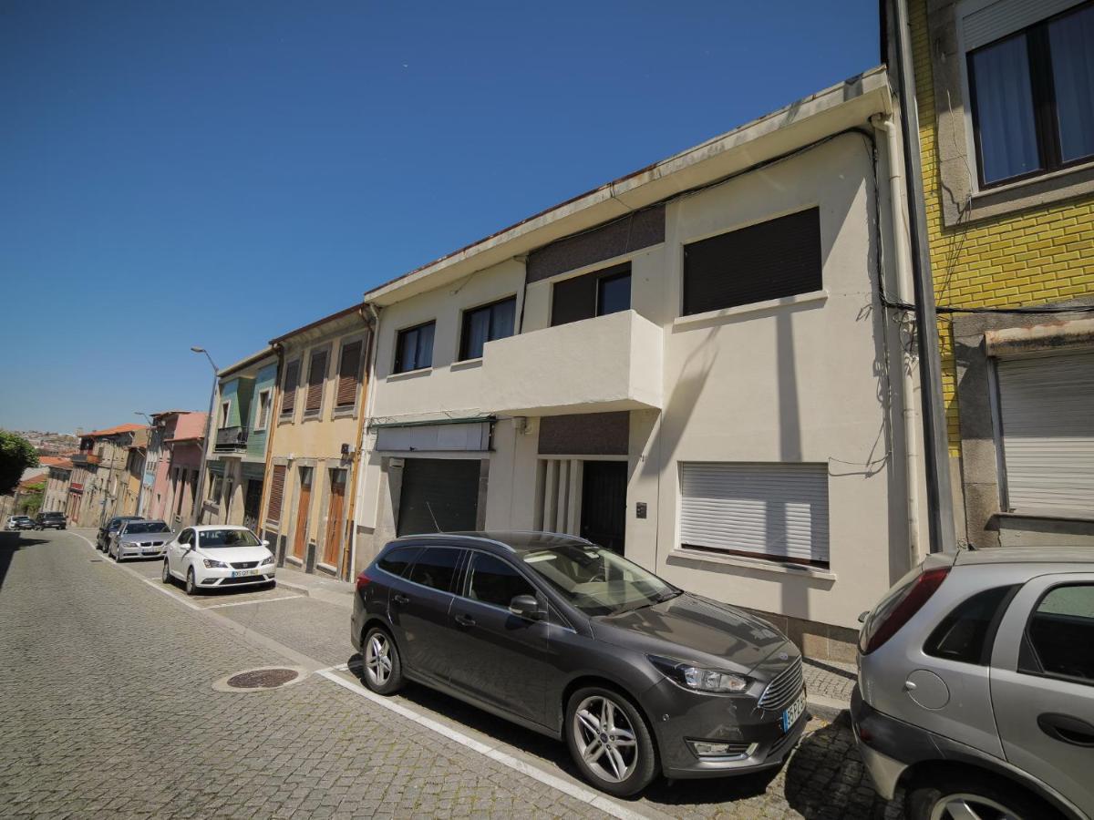 Oporto Guest Isac Garden W/ Parking Apartment บีลาโนวาเดกายา ภายนอก รูปภาพ