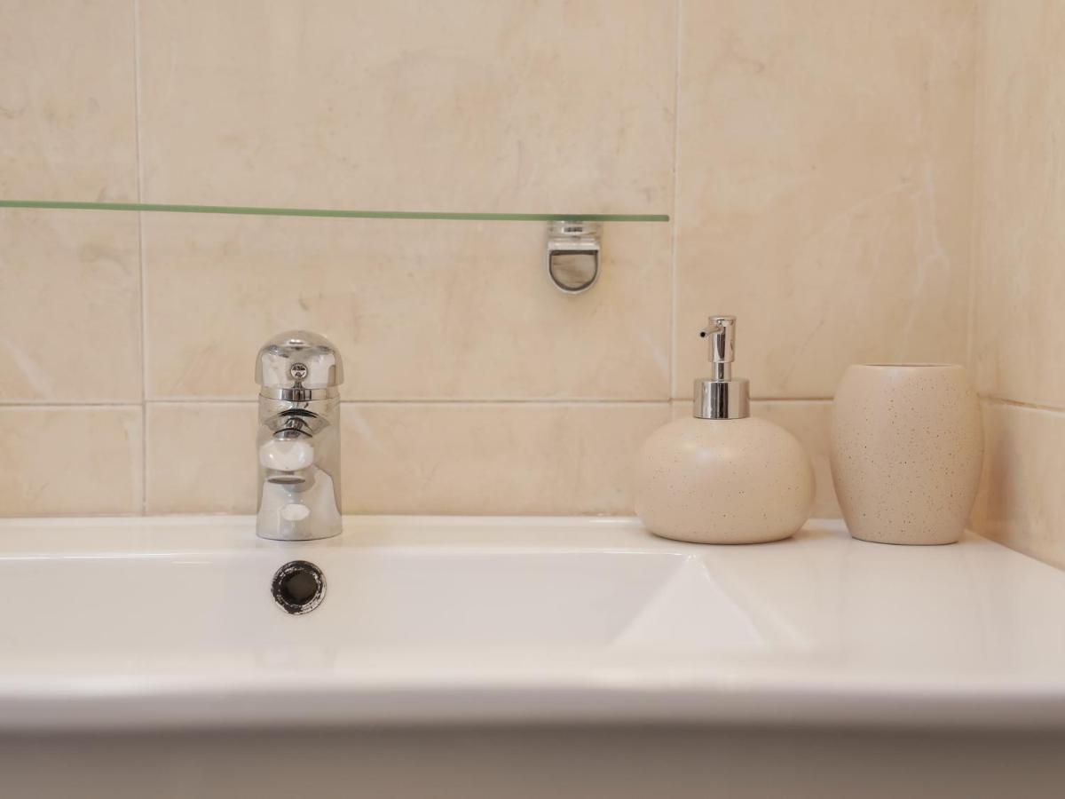 Oporto Guest Isac Garden W/ Parking Apartment บีลาโนวาเดกายา ภายนอก รูปภาพ