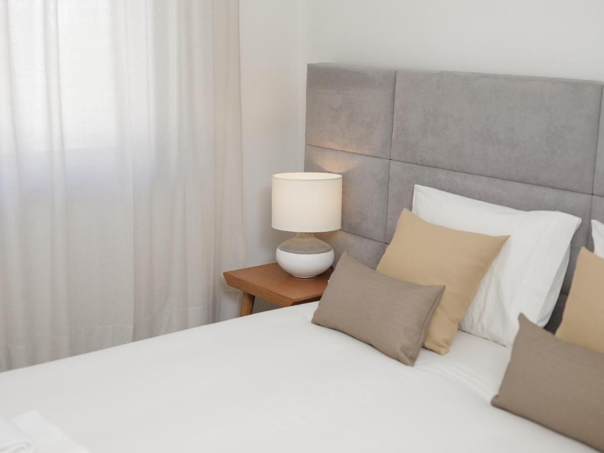 Oporto Guest Isac Garden W/ Parking Apartment บีลาโนวาเดกายา ภายนอก รูปภาพ