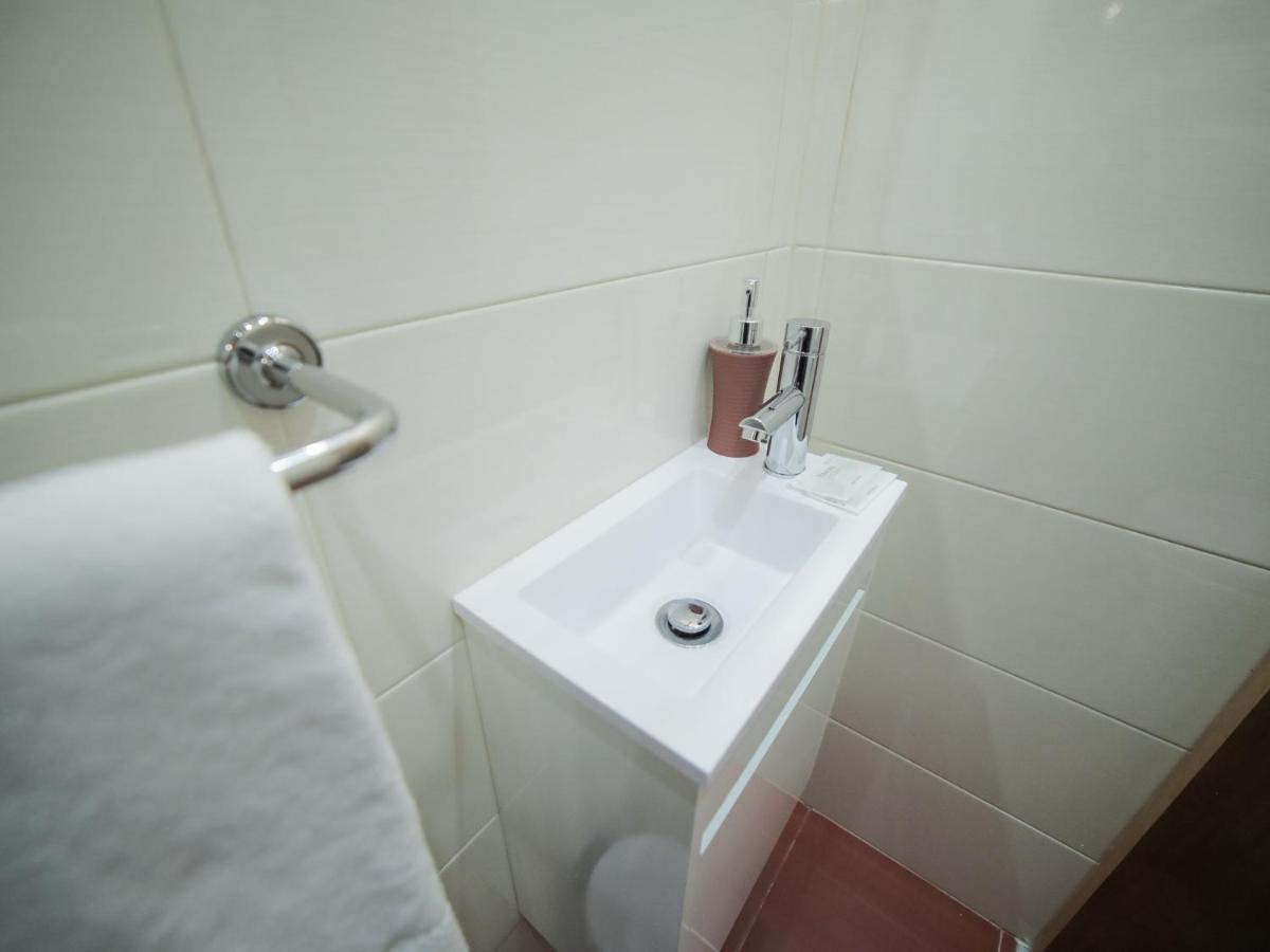 Oporto Guest Isac Garden W/ Parking Apartment บีลาโนวาเดกายา ภายนอก รูปภาพ
